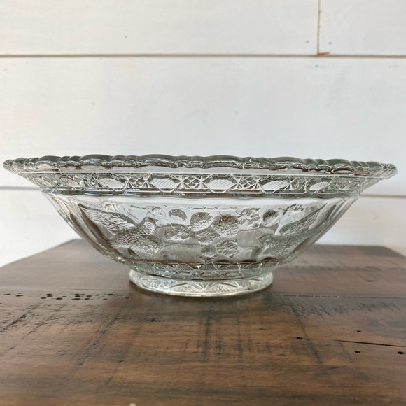 Indiana Glass Birds and Berries Flared Bowl - Picture 2 of 6